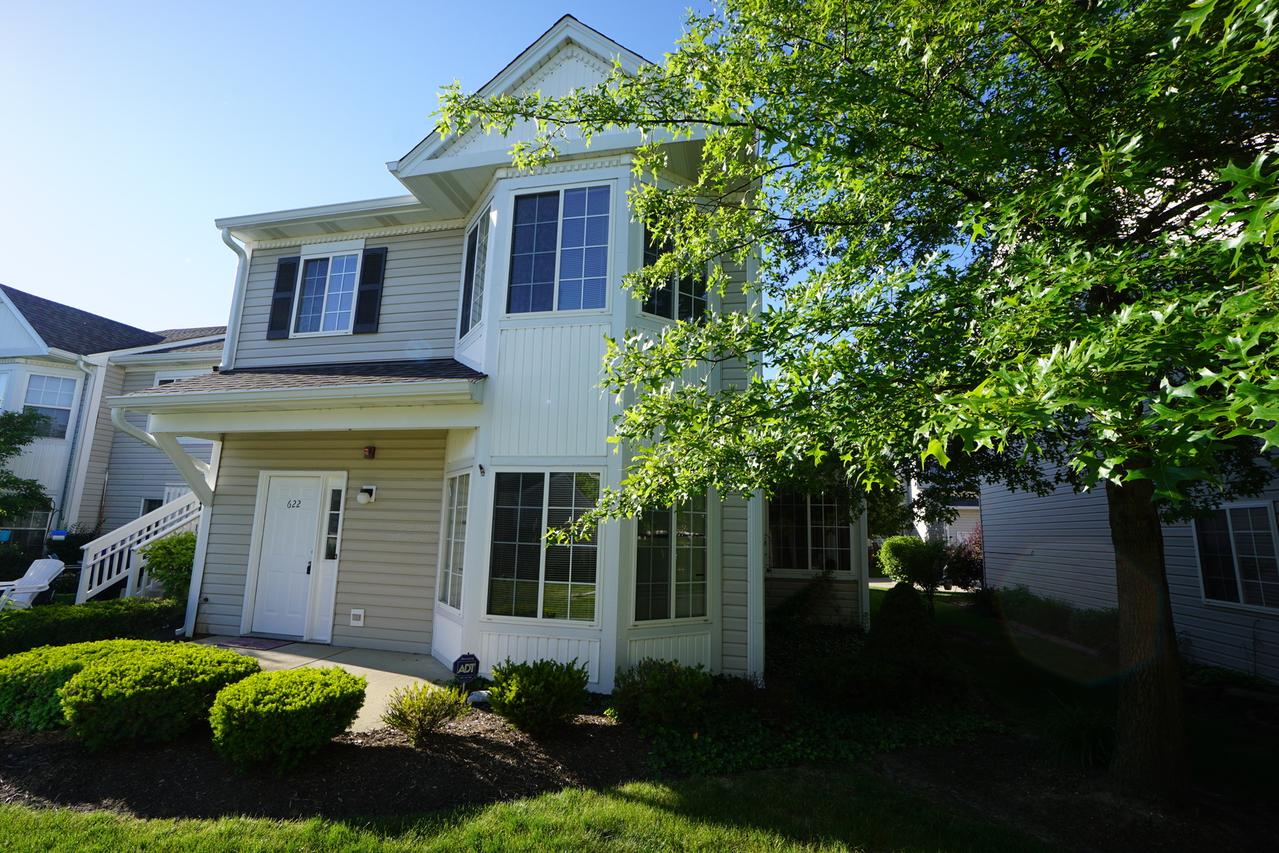 622 Hidden Creek Ln., North Aurora, IL 60542