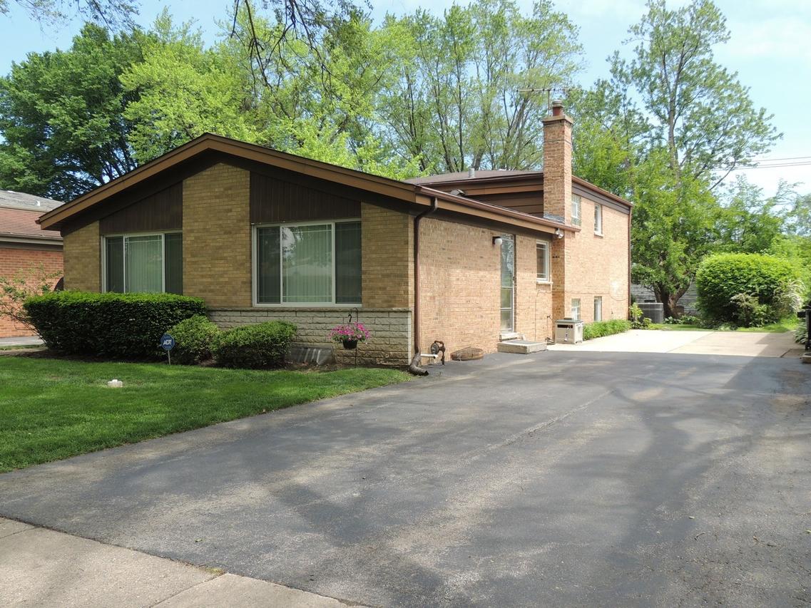618 Leamington Ave., Wilmette, IL 60091