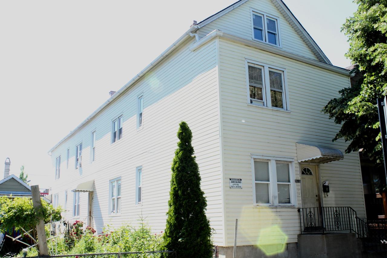 8616 S Houston Ave., Chicago, IL 60617