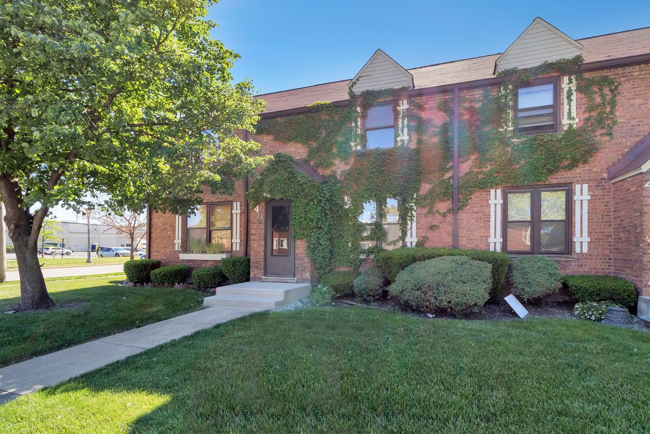 448 East Ave., La Grange, IL 60525