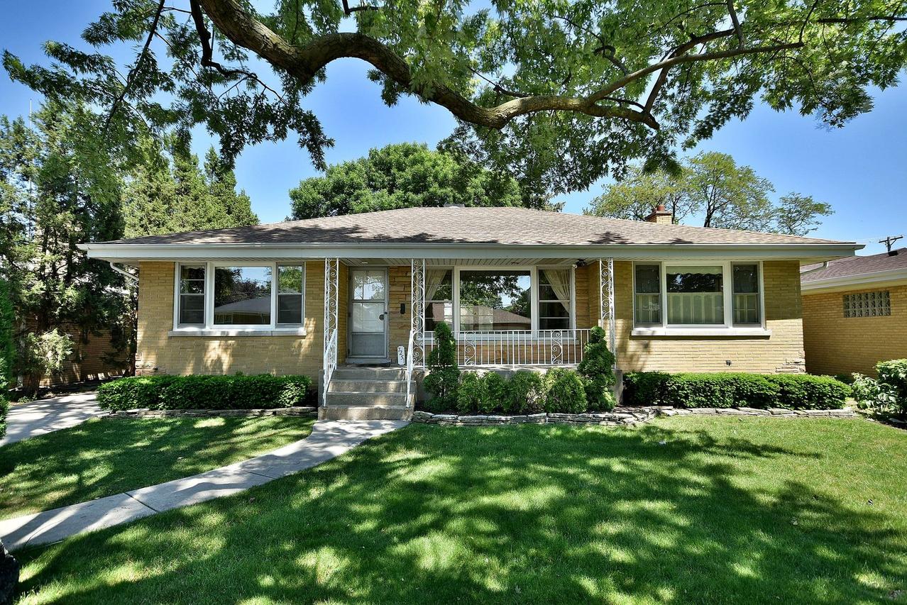7251 N Keystone Ave., Lincolnwood, IL 60712