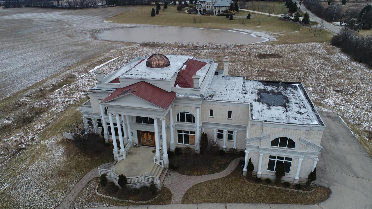 300 Spring Creek Rd., Barrington, IL 60010