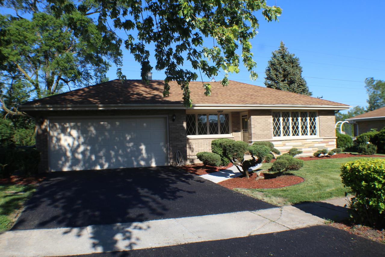 11317 S Westwood Dr., Palos Hills, IL 60465