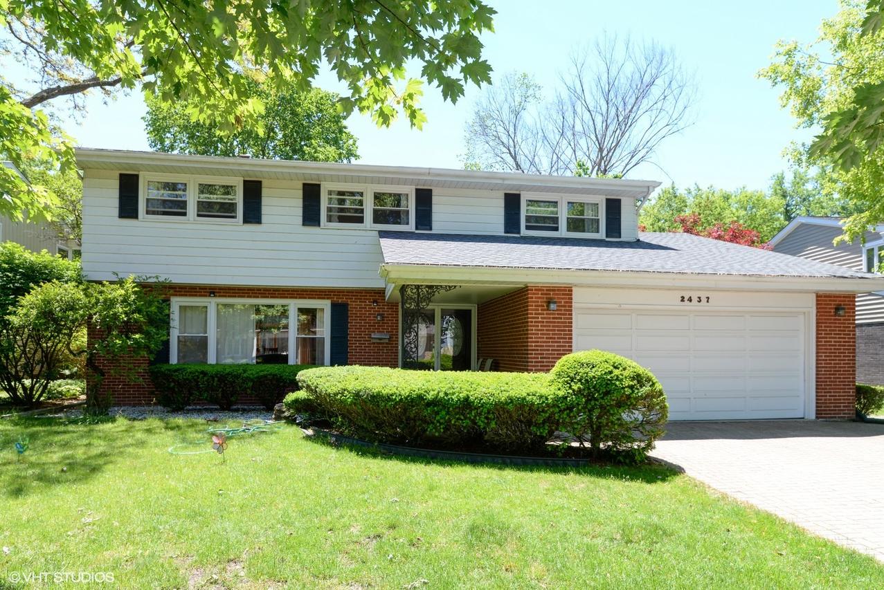 2437 Cardinal Ln., Wilmette, IL 60091