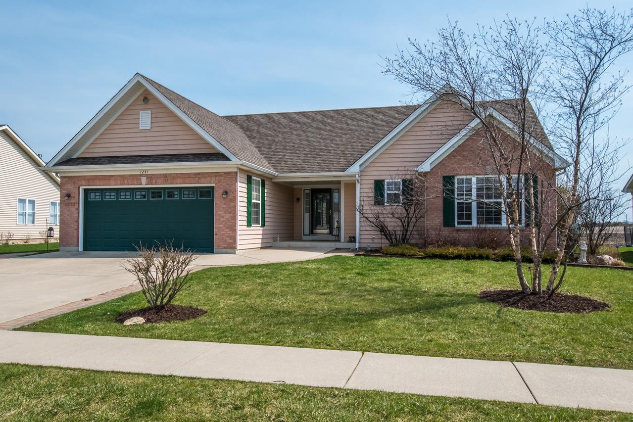 1241 Omega Circle Dr., Dekalb, IL 60115