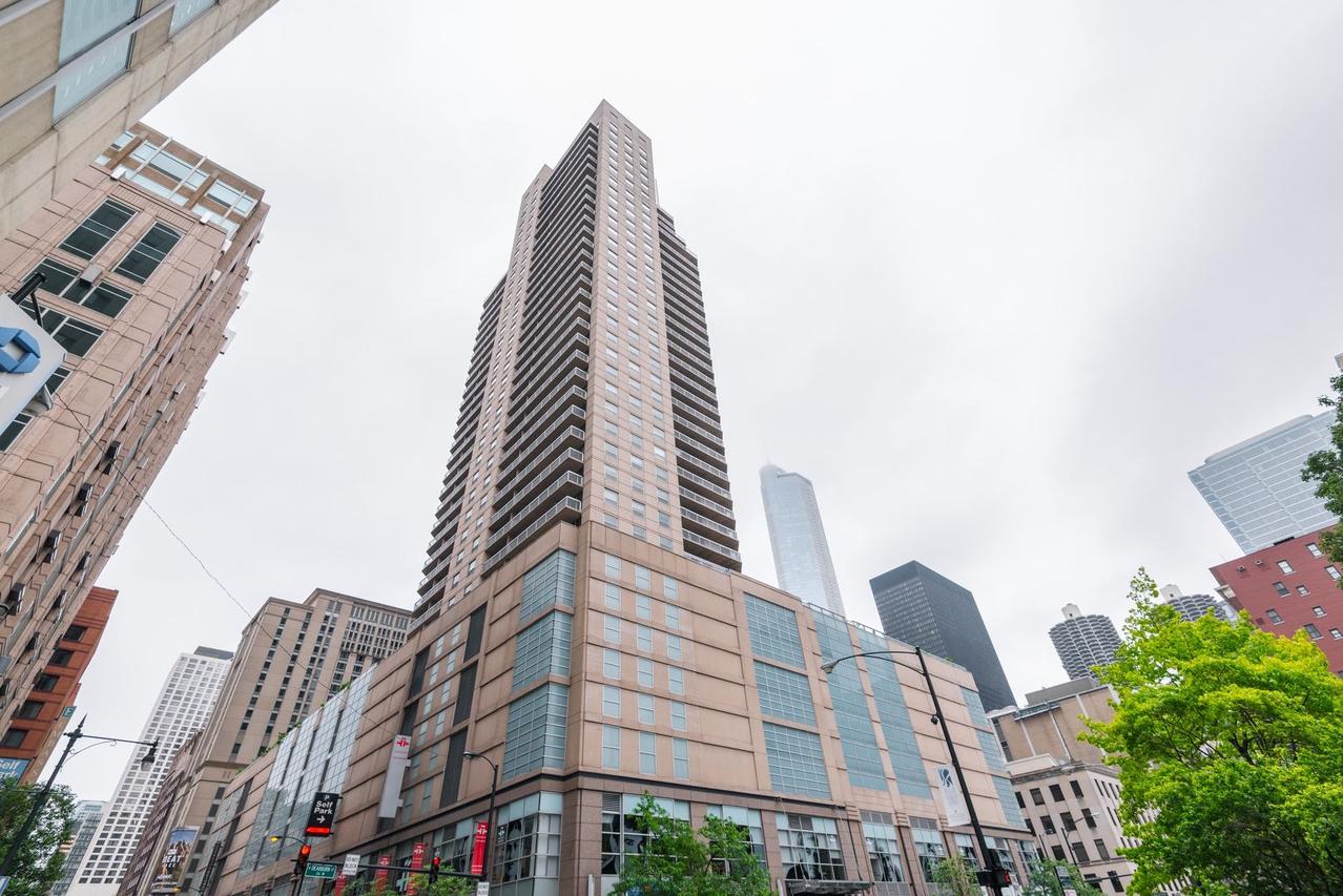 545 N Dearborn St. #W1305, Chicago, IL 60654