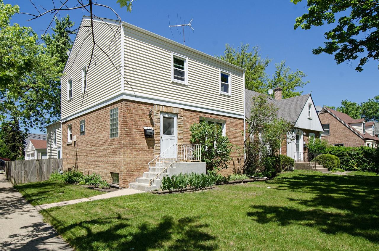 1304 Evergreen Ave., Des Plaines, IL 60016