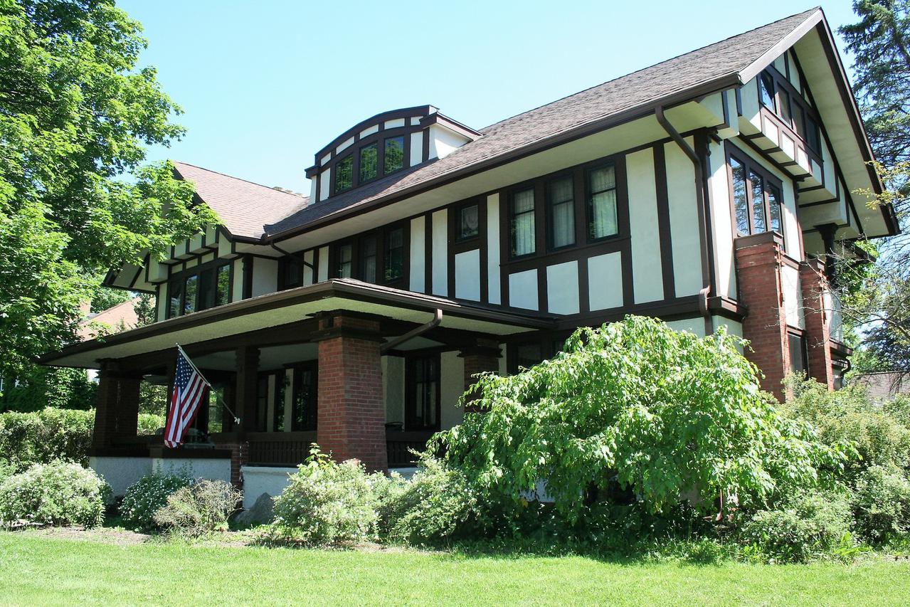 250 Augusta Ave., Dekalb, IL 60115