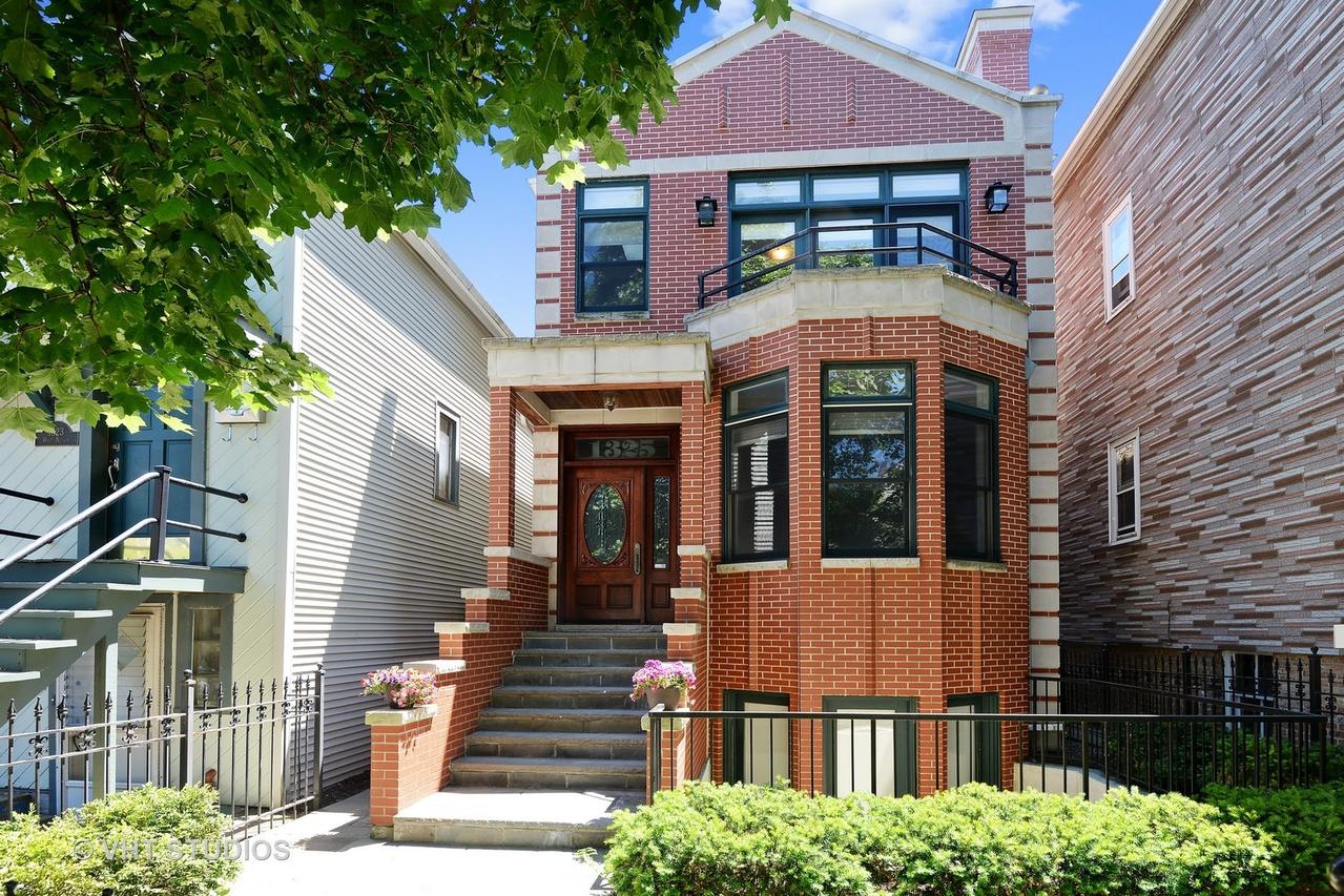 1325 W Nelson St., Chicago, IL 60657