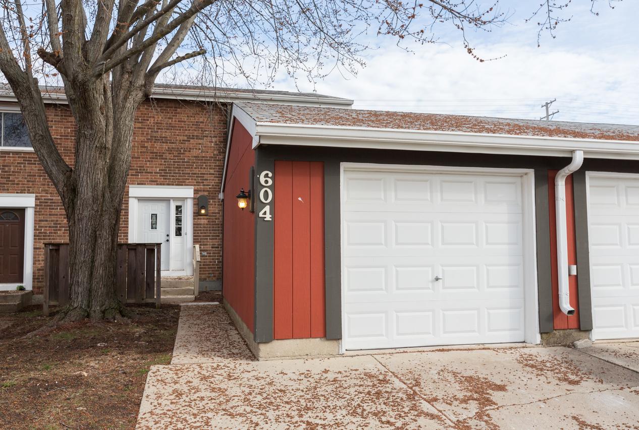 604 Pontiac Ln., Bolingbrook, IL 60440