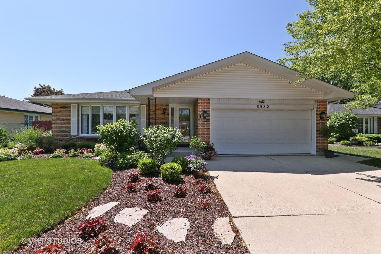 8582 Harvest Ln., Darien, IL 60561