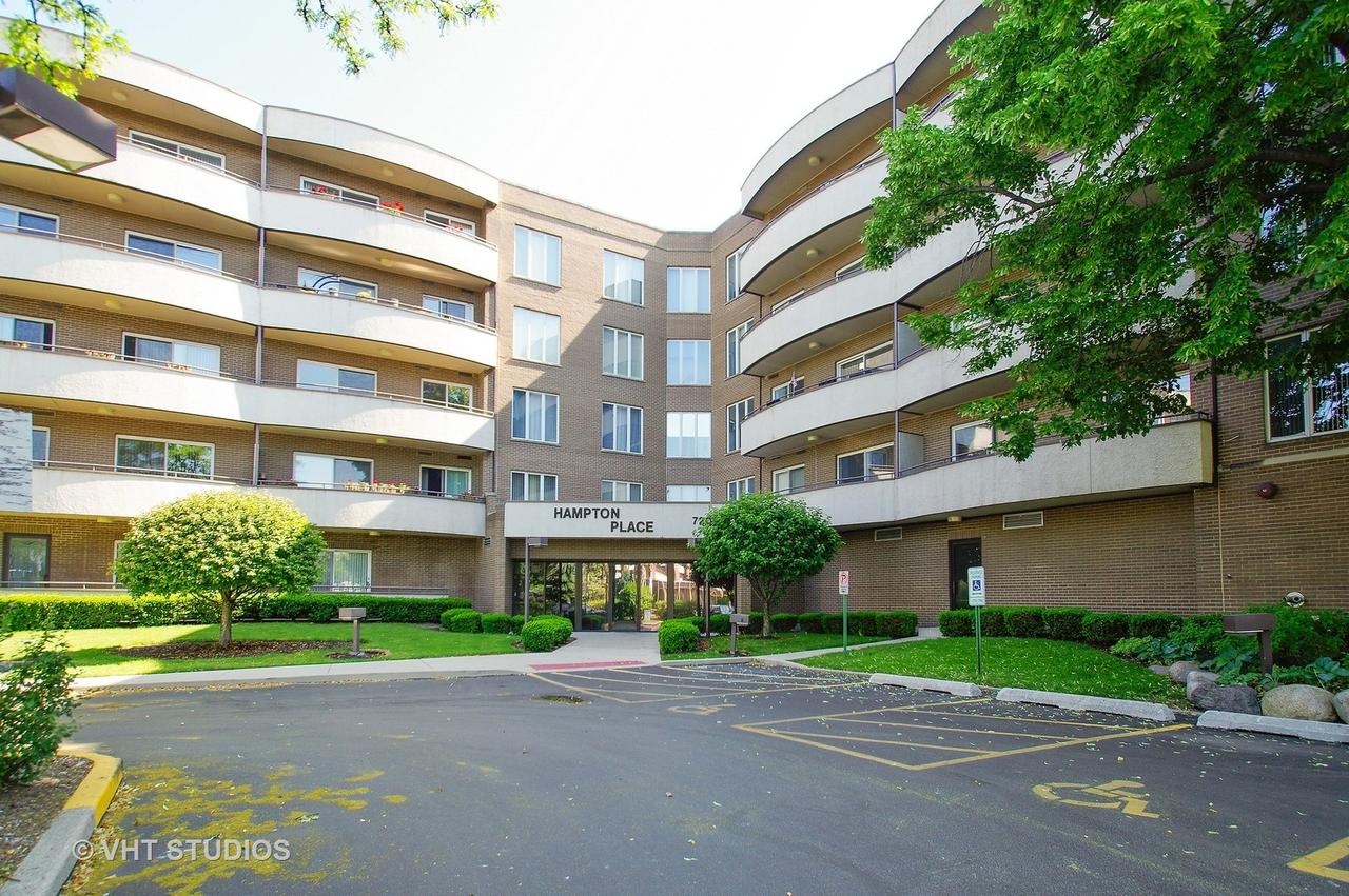 7201 N Lincoln Ave. #403, Lincolnwood, IL 60712