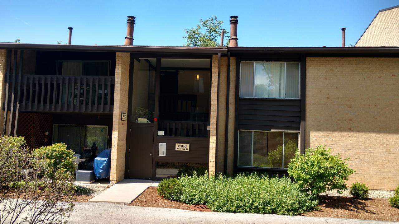 6186 Pinewood Ct. #102, Willowbrook, IL 60527