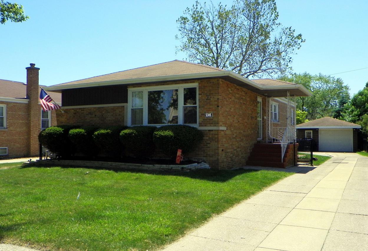 5305 Oak Center Dr., Oak Lawn, IL 60453