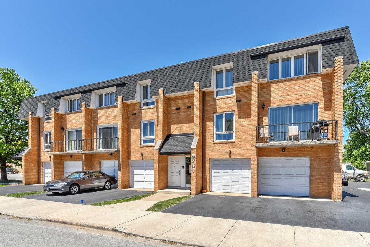 9741 S Cicero Ave. #2C, Oak Lawn, IL 60453