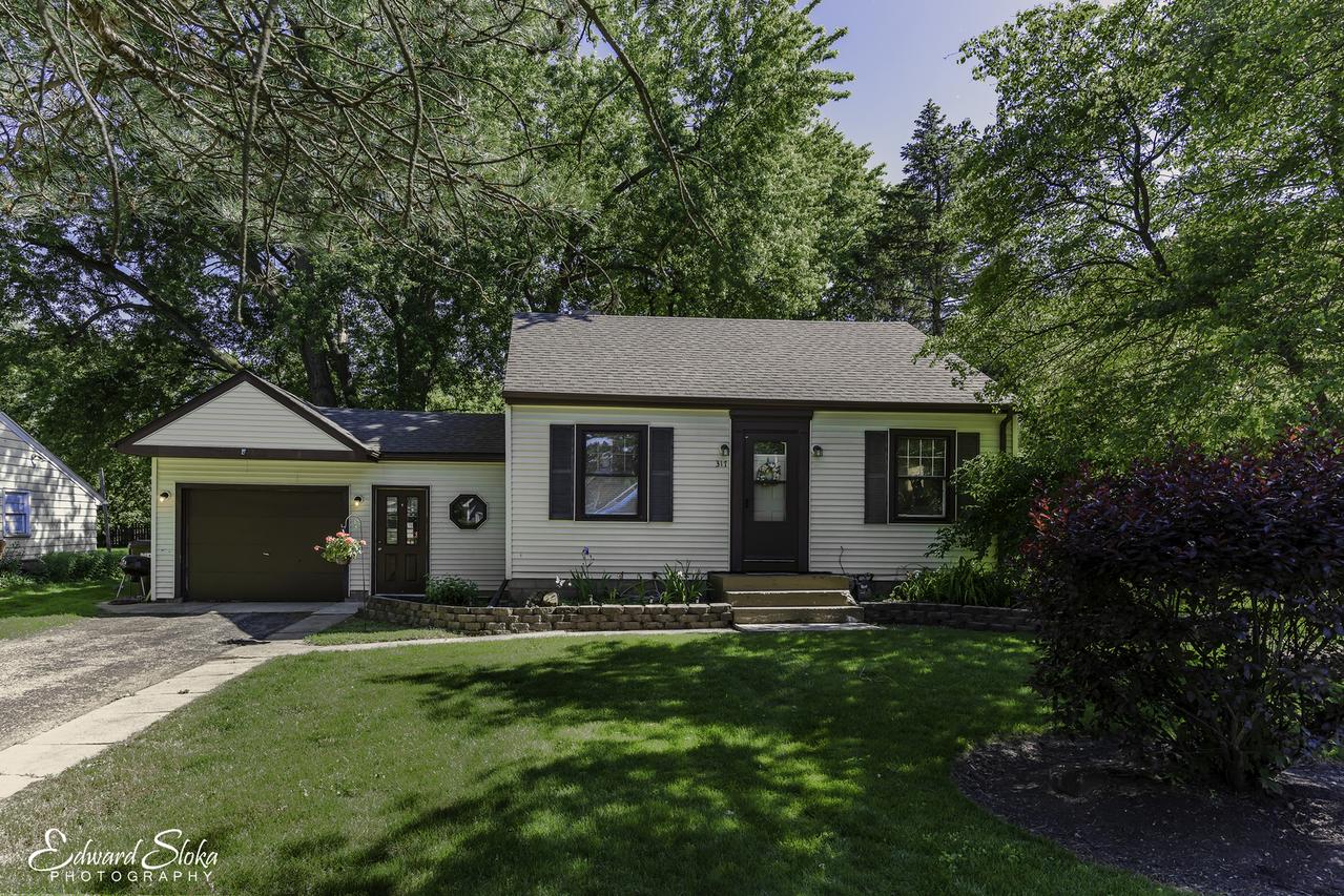 317 Poplar St., Crystal Lake, IL 60014