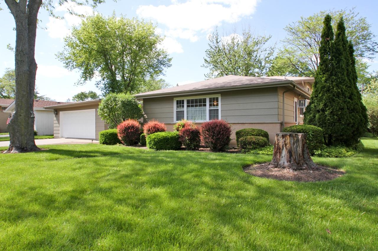 2938 Knollwood Ln., Glenview, IL 60025