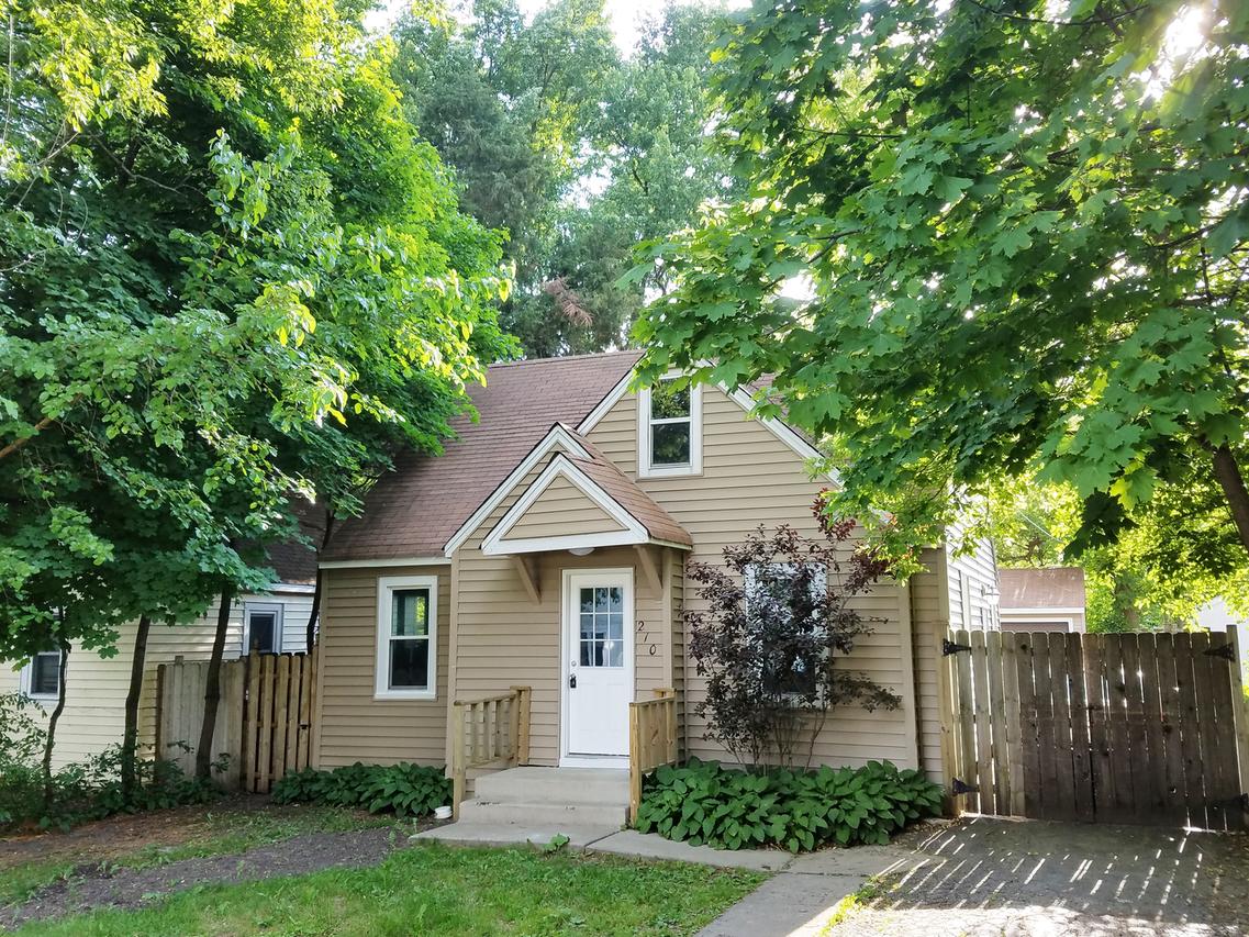 210 Fairlawn Dr., Round Lake Park, IL 60073
