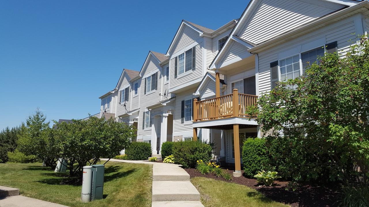 147 Enclave Cir. #D, Bolingbrook, IL 60440