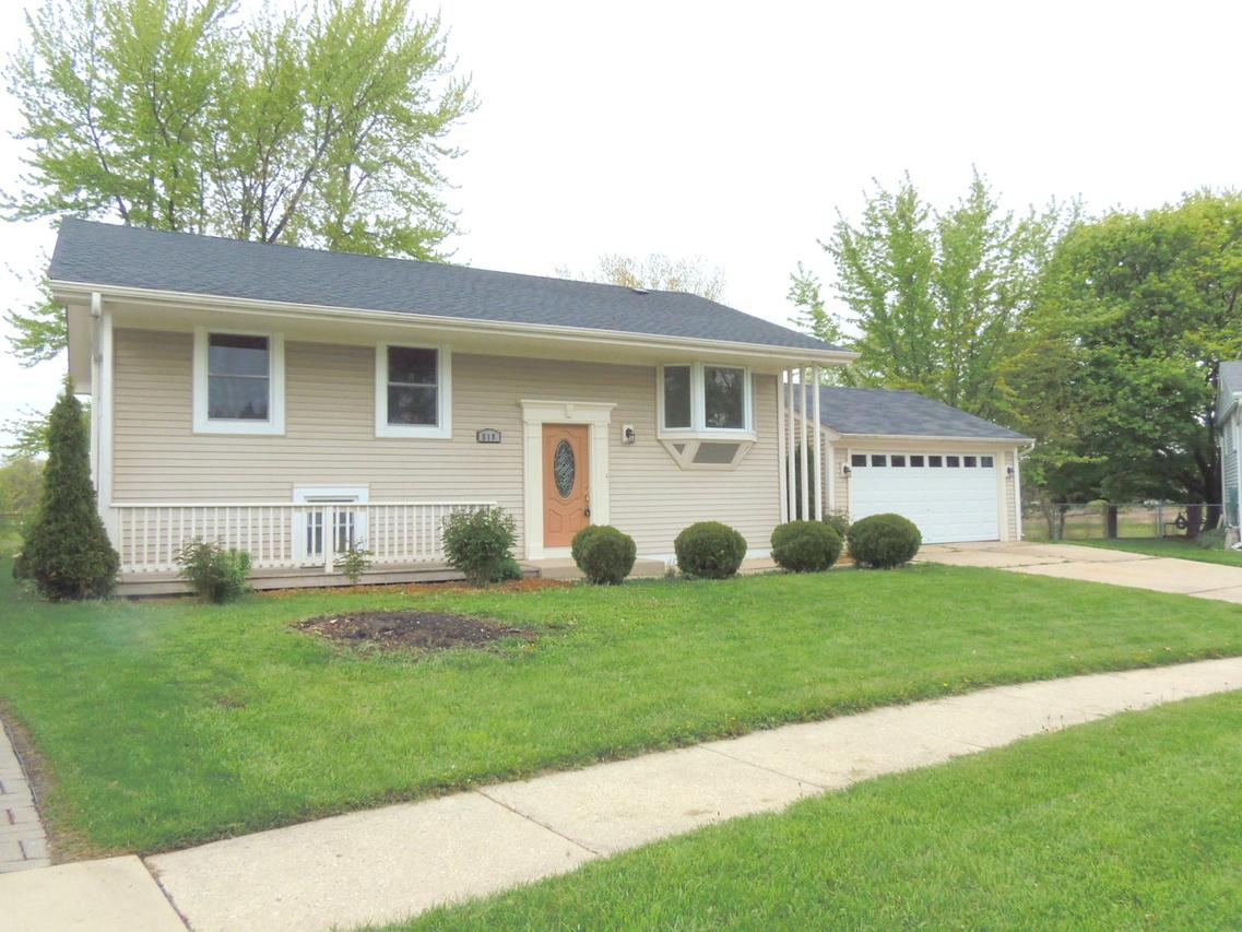 518 Holly Ct., Streamwood, IL 60107