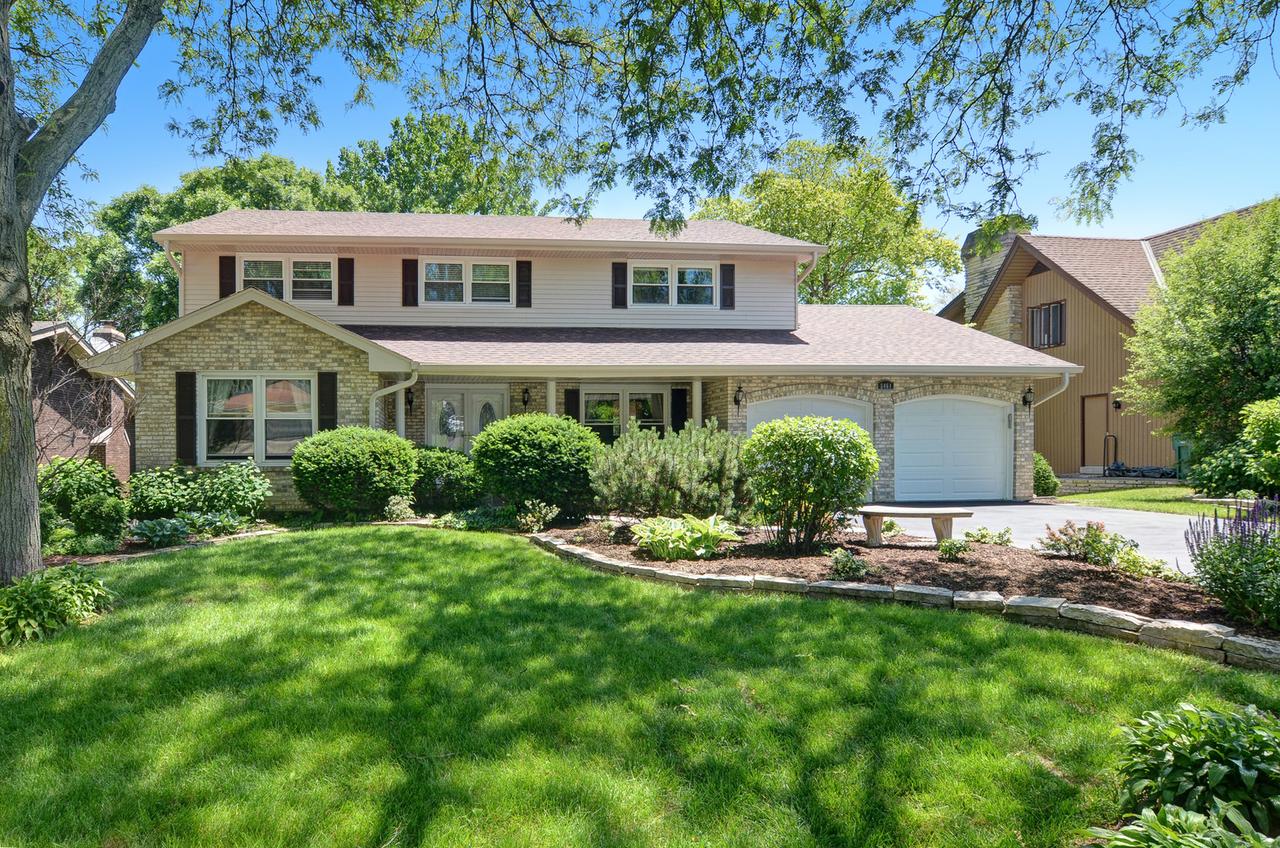 8461 Clynderven Rd., Burr Ridge, IL 60527