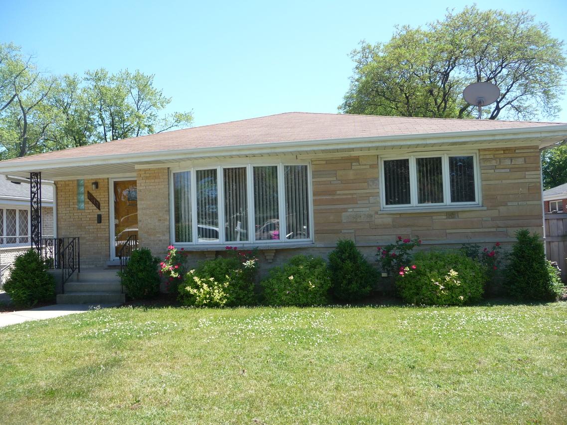 1717 Oakton St., Park Ridge, IL 60068