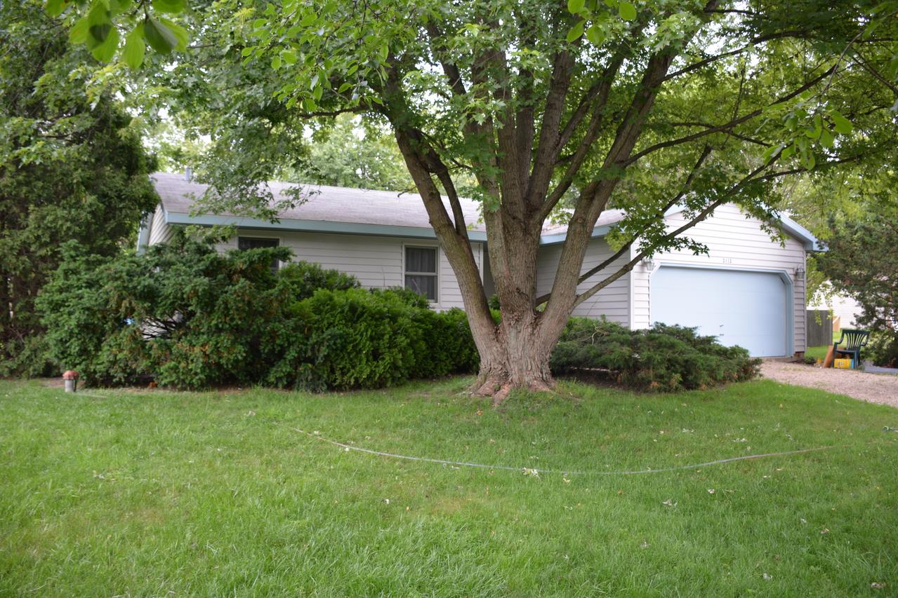 2112 Fairfield Rd., Lindenhurst, IL 60046