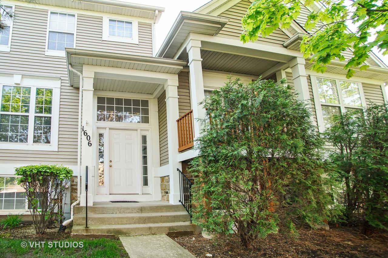 1606 Fox Run Dr., Arlington Heights, IL 60004