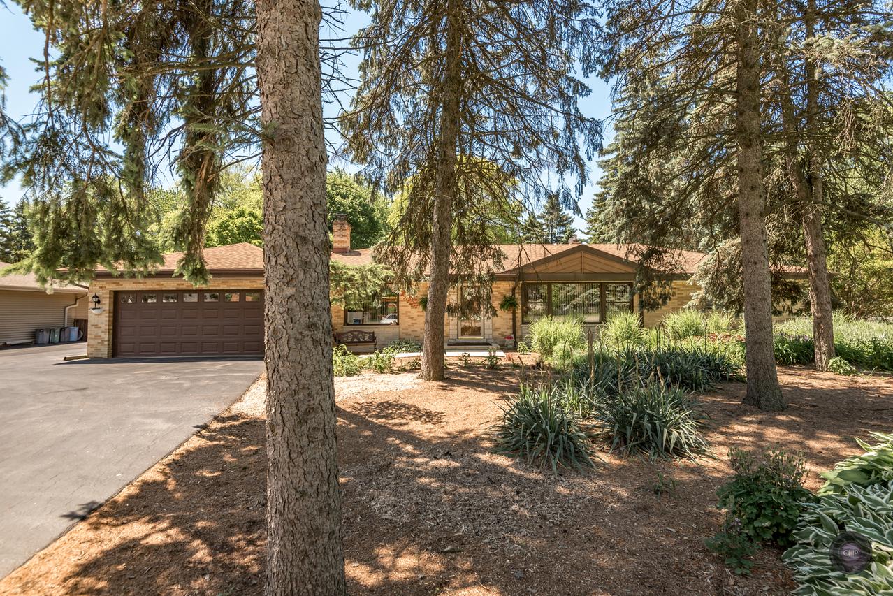 695 W 63rd St., Downers Grove, IL 60516