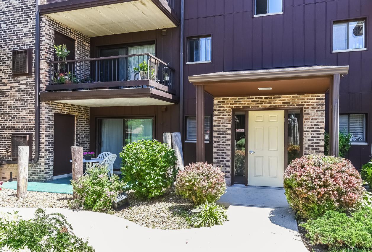 63 W 64th St. #101, Westmont, IL 60559