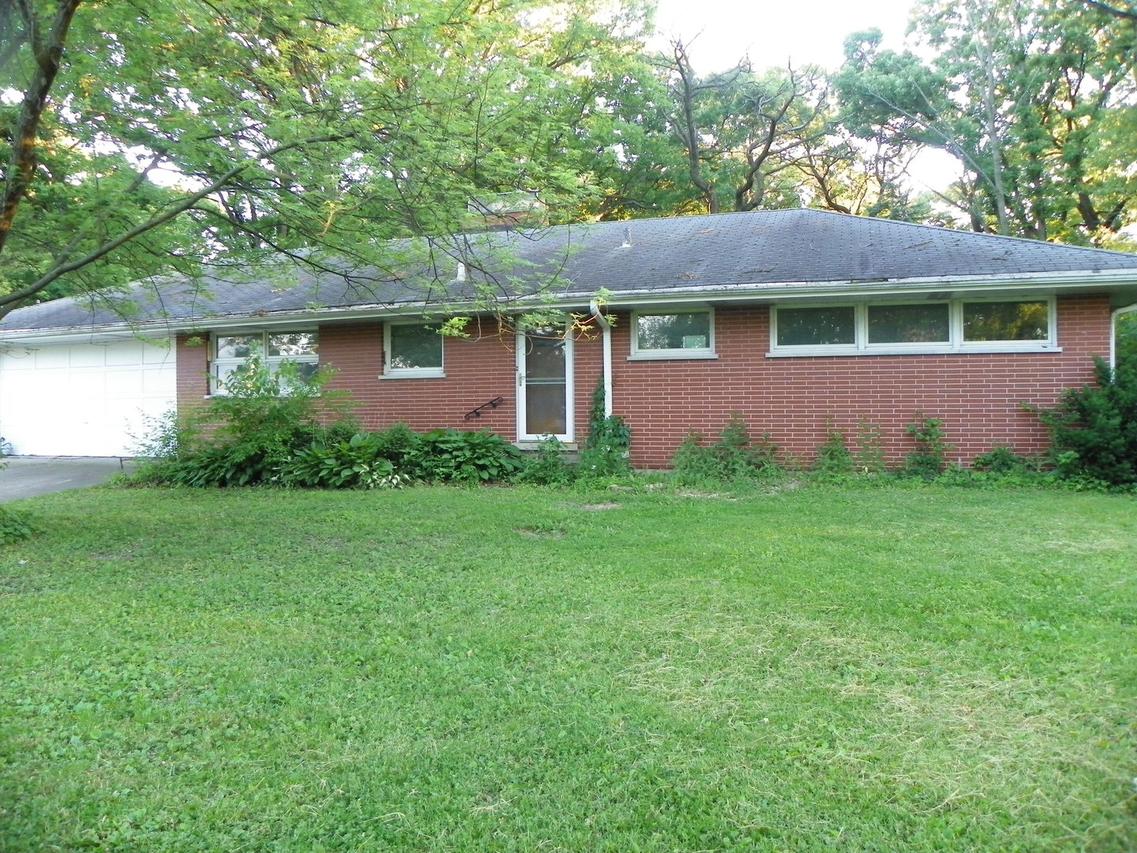 19W661 Hillcrest Ln., Lemont, IL 60439