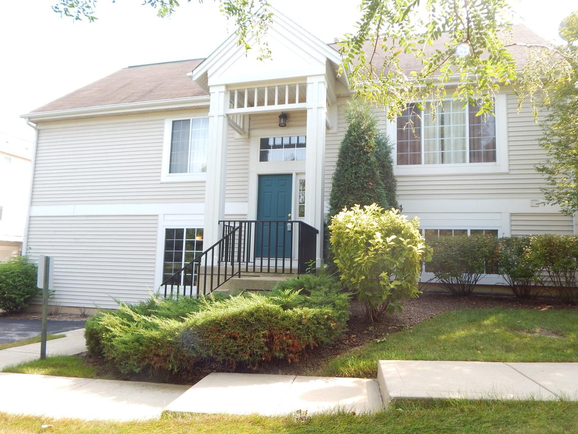 2424 Oakfield Dr., Aurora, IL 60503