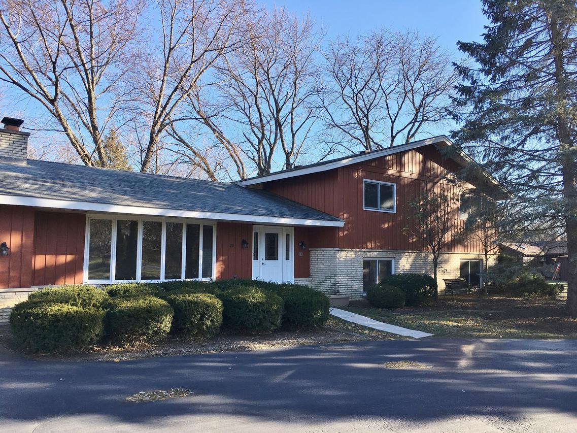 29 Lynn Dr., Hawthorn Woods, IL 60047