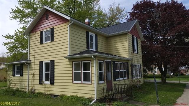 321 W Main St., Dakota, IL 61018