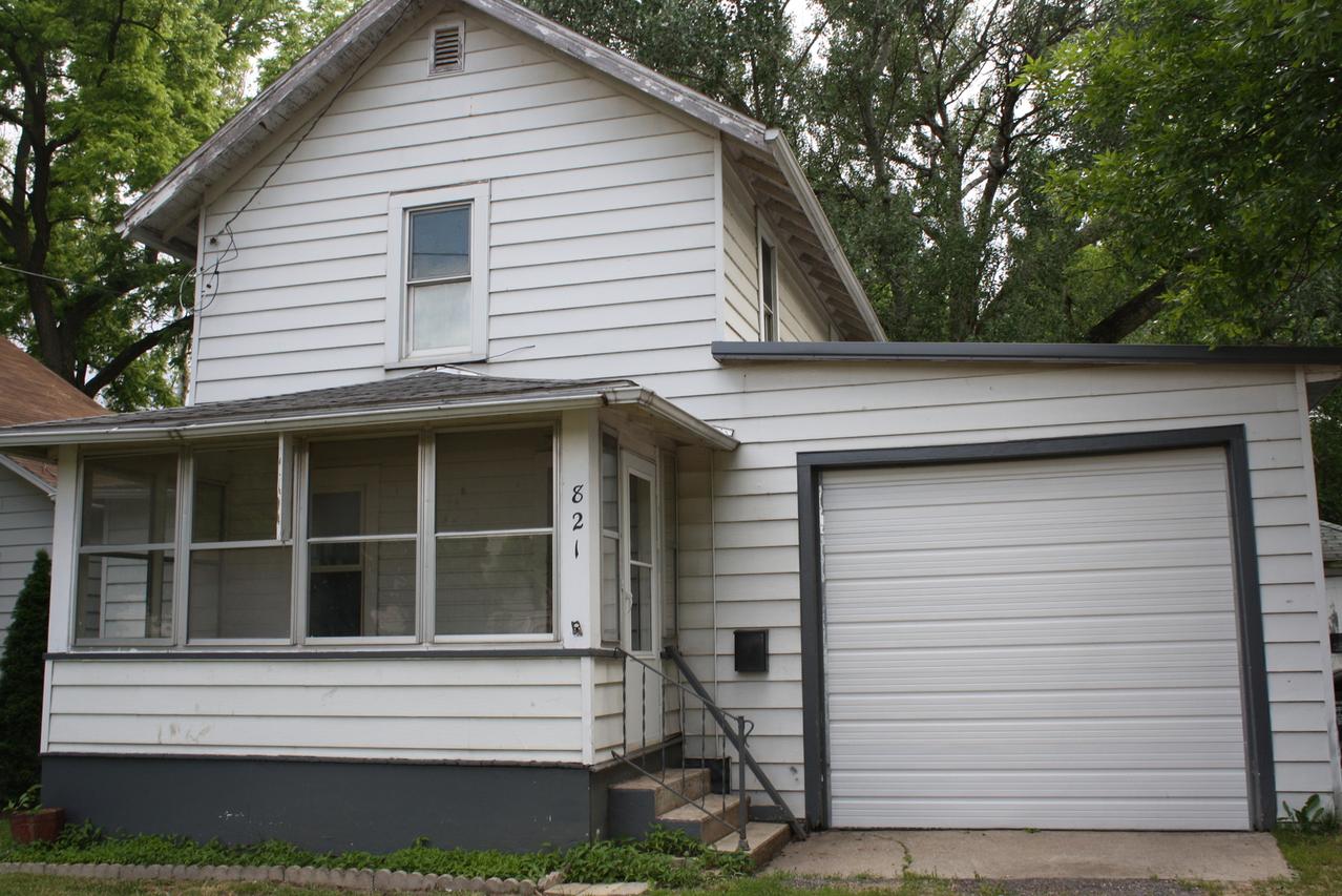 821 Washington Ave., Dixon, IL 61021