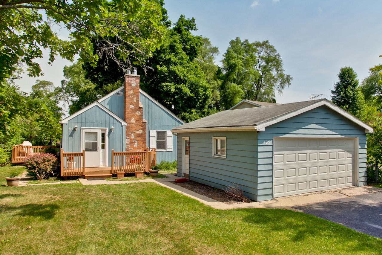 406 Forest Dr., Island Lake, IL 60042