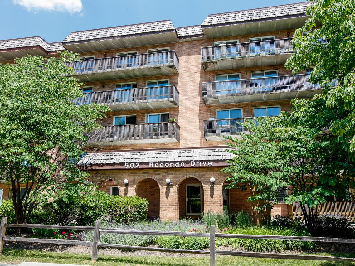 502 Redondo Dr. #203, Downers Grove, IL 60516