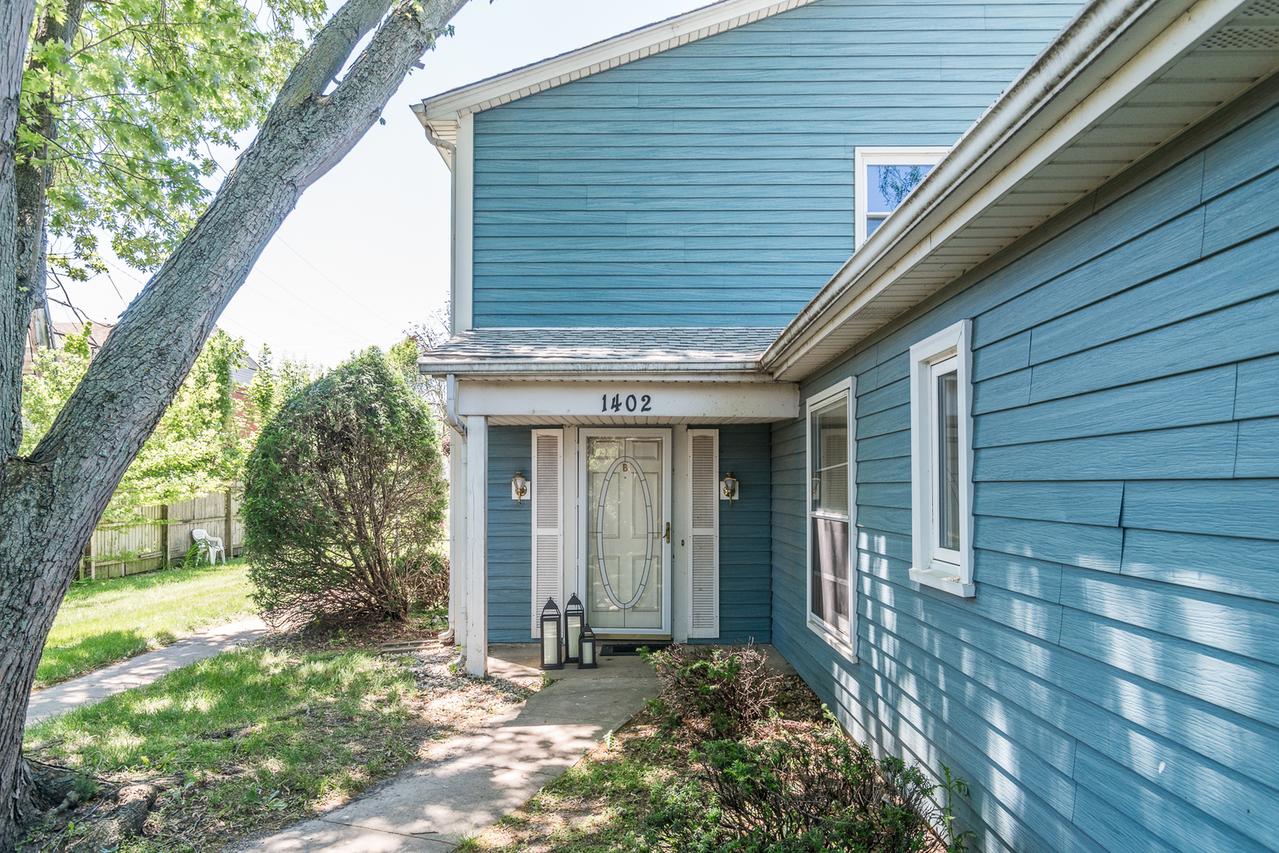 1402 S Glen Cir. #B, Aurora, IL 60506