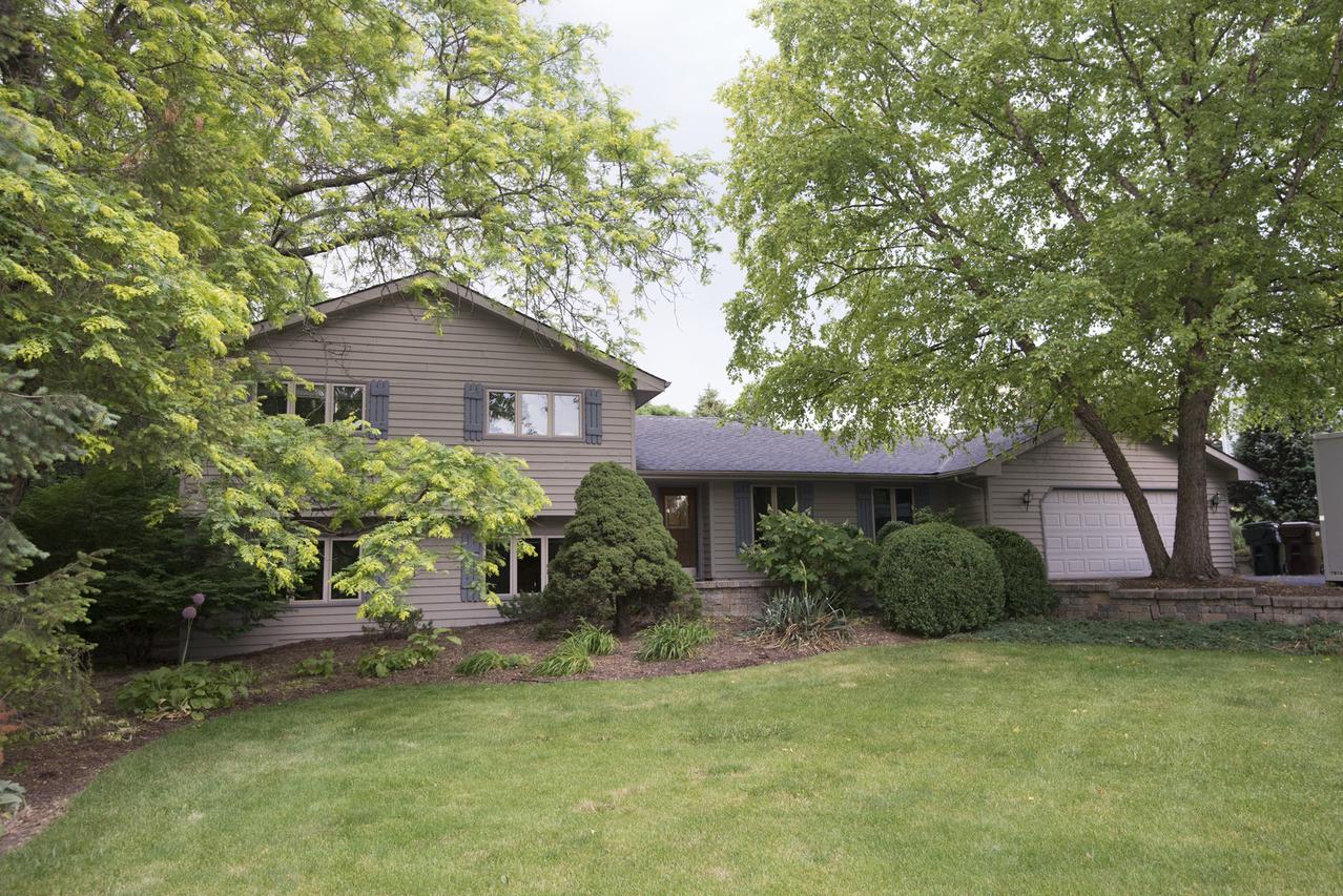 415 E 4th Ave., New Lenox, IL 60451