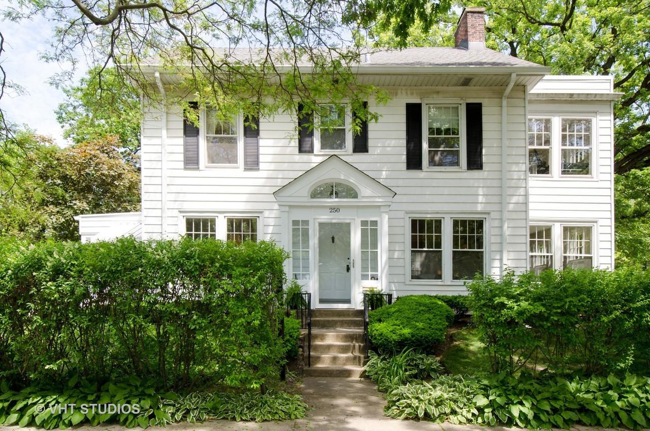 250 Maple Ave., Wilmette, IL 60091
