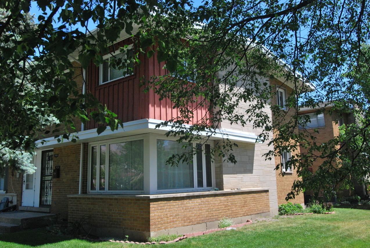 7533 N Rockwell St., Chicago, IL 60645