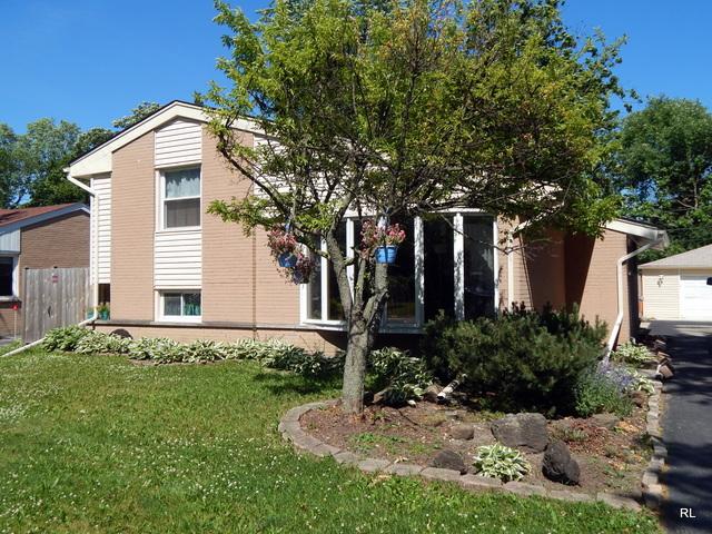 1227 Heatherfield Ln., Glenview, IL 60025
