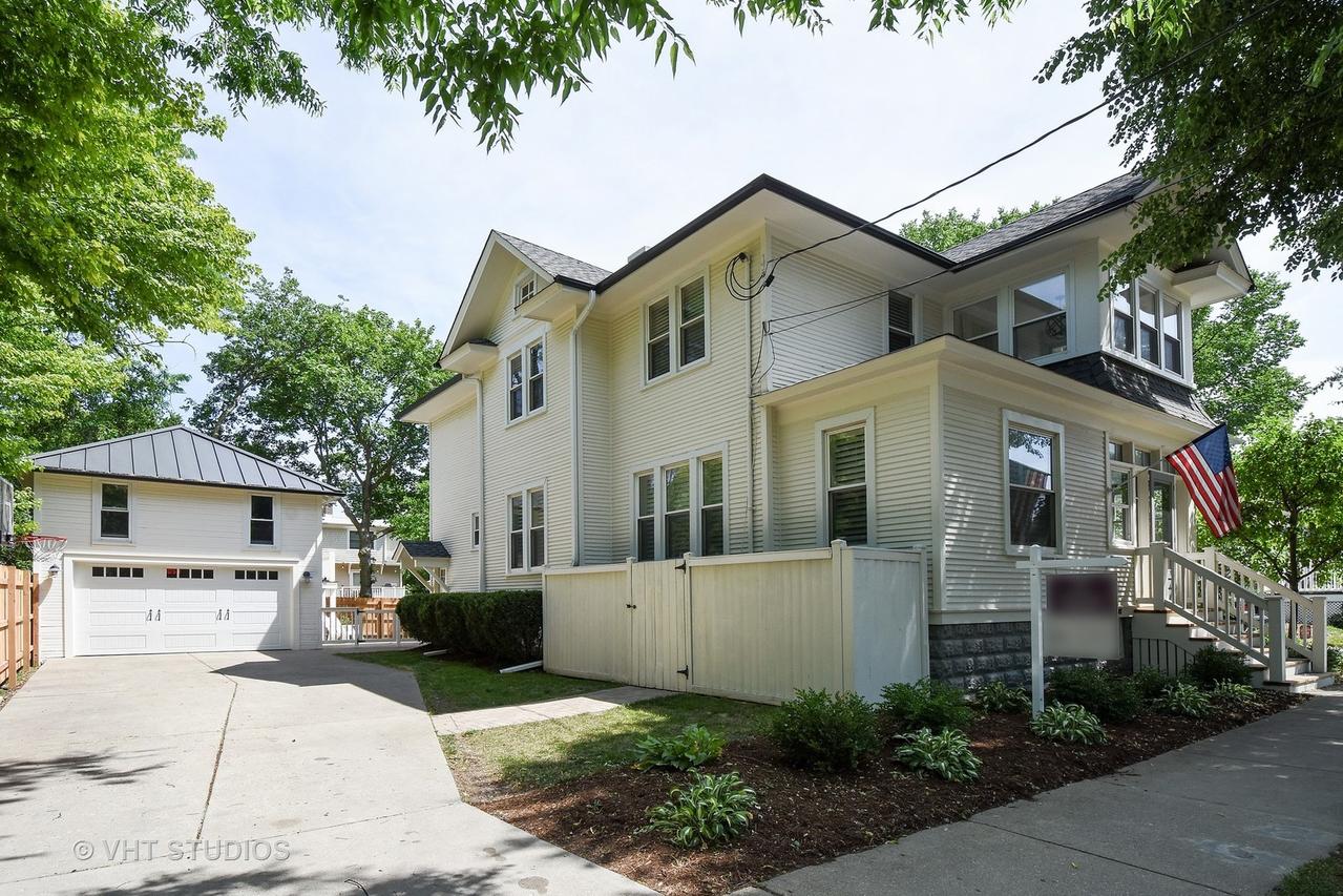 212 Washington St., Barrington, IL 60010