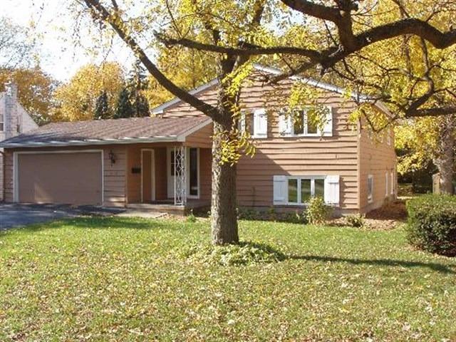 212 Glendale Ave., Barrington, IL 60010