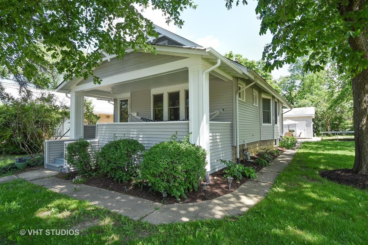 203 Raymond Ave., Barrington, IL 60010