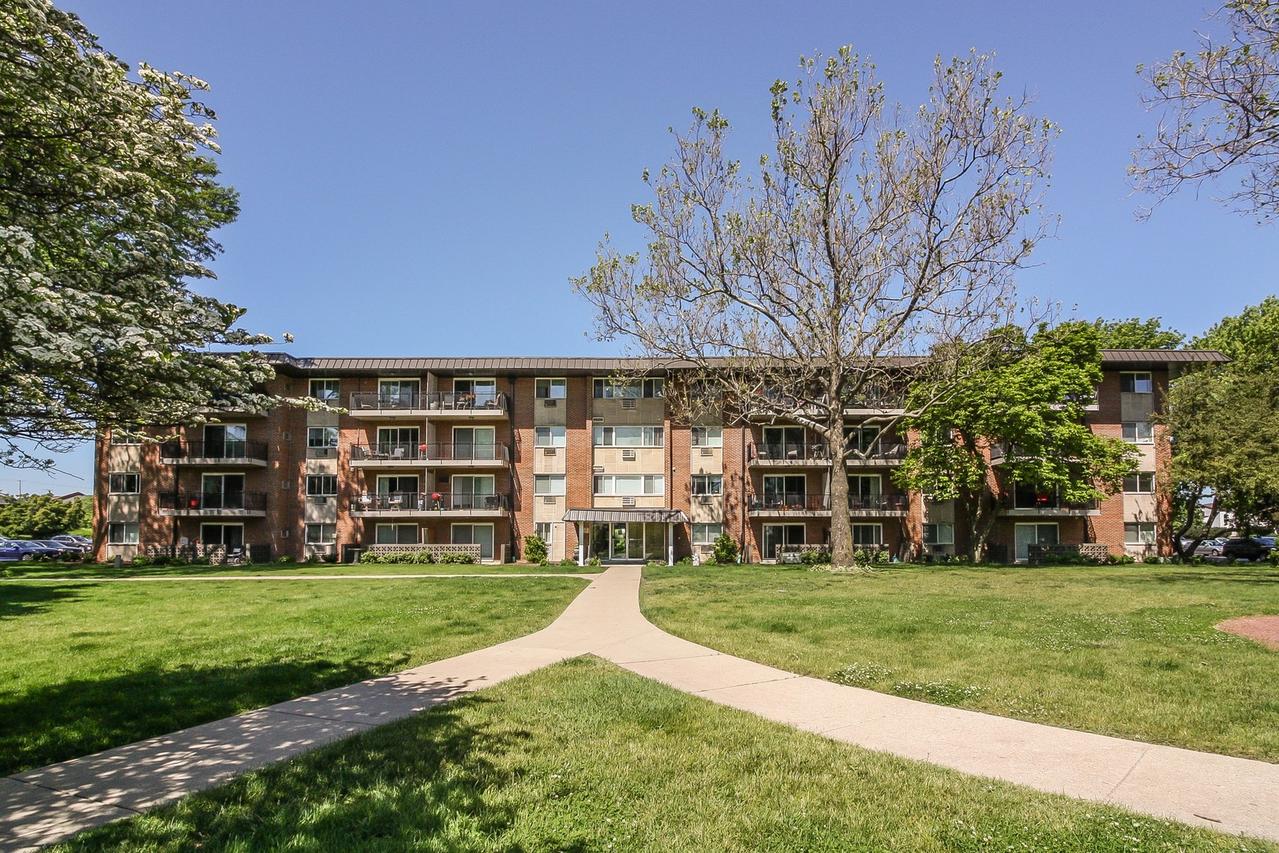 2230 S Goebbert Rd. #238, Arlington Heights, IL 60005