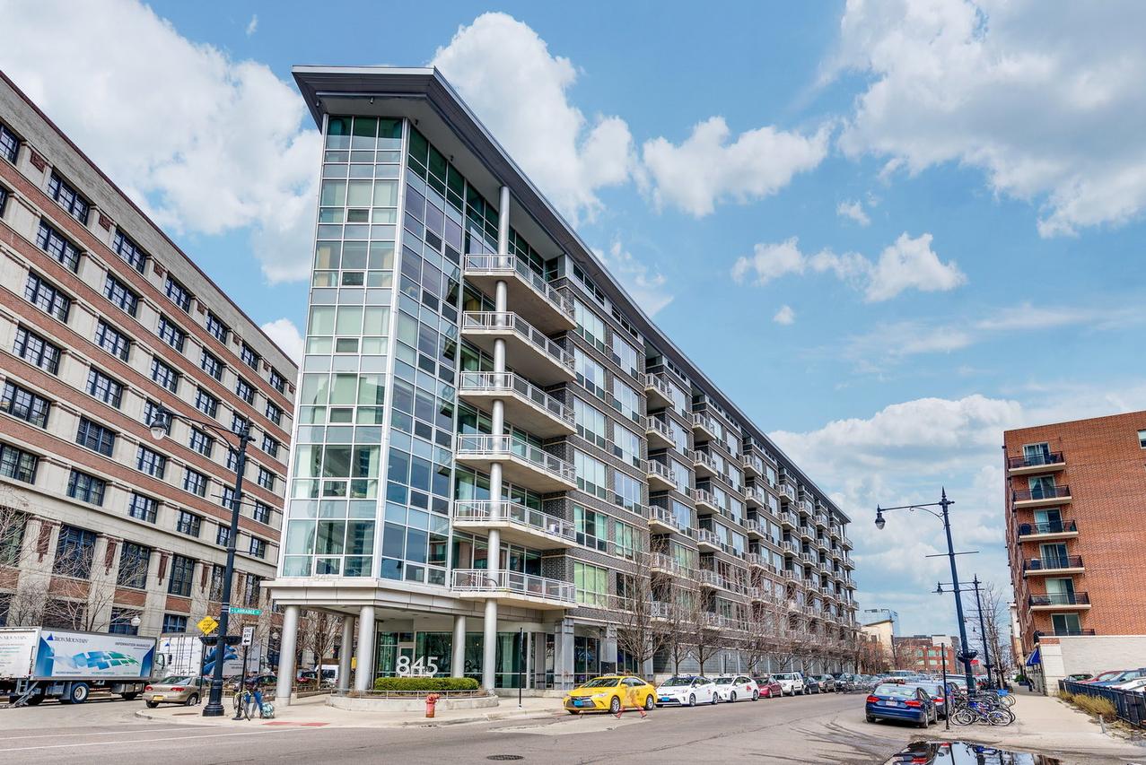 845 N Kingsbury St. #213, Chicago, IL 60610