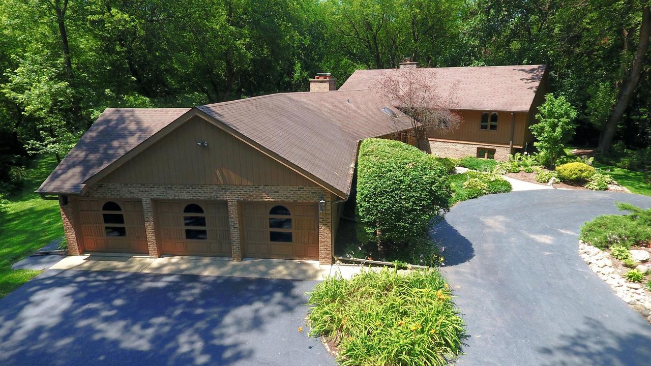 268 Stonegate Rd., Trout Valley, IL 60013