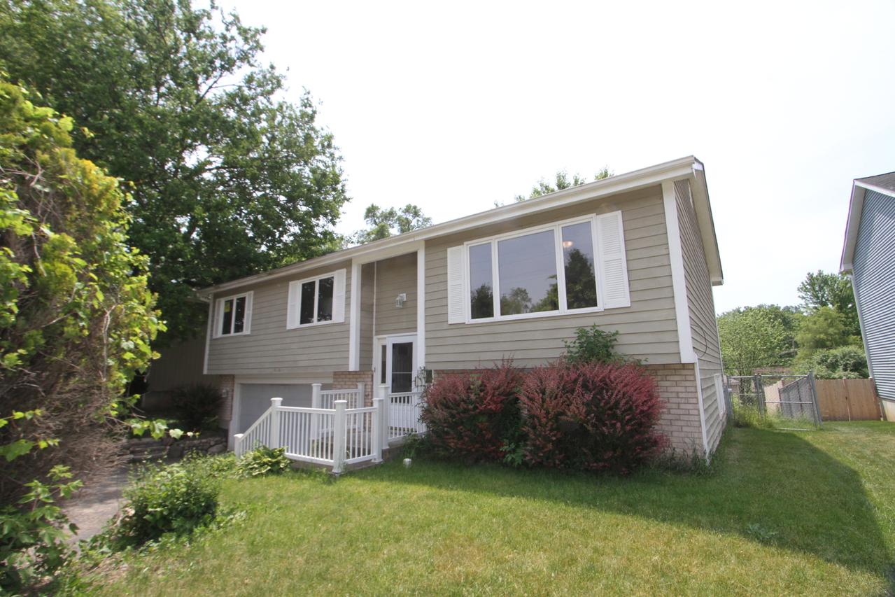 616 E Bonner Rd., Wauconda, IL 60084