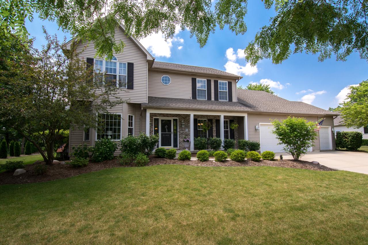 2322 Big Woods Dr., Batavia, IL 60510